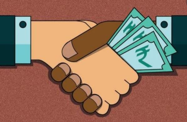 तहसीलदार के घर छापा, रिश्वत का इतना पैसा मिला कि लग गया ढेर