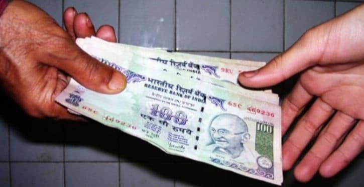 तहसीलदार के घर छापा, रिश्वत का इतना पैसा मिला कि लग गया ढेर