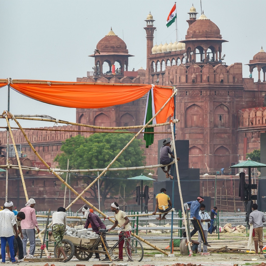 लाल किले पर 15 अगस्त के कार्यक्रम की तैयारी
