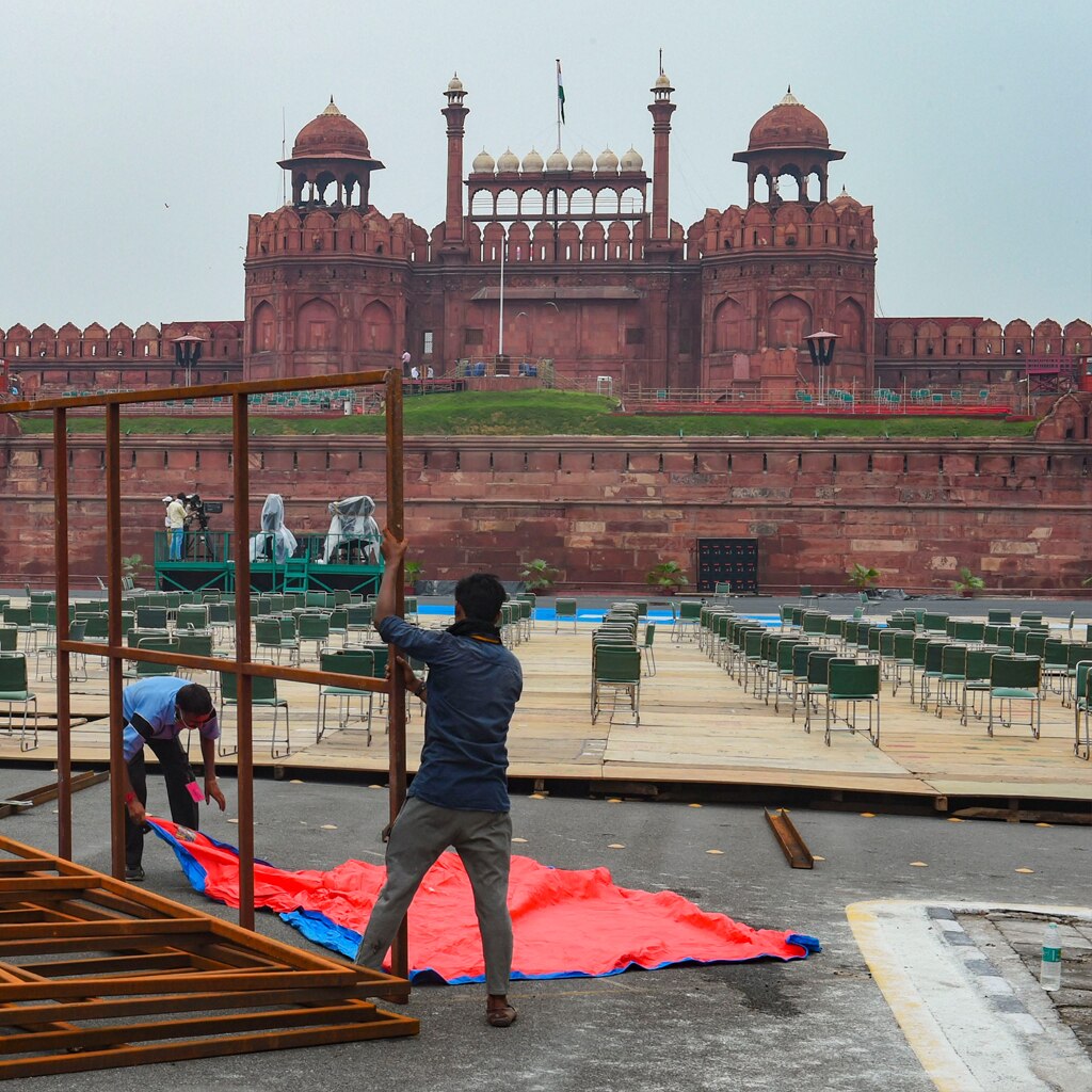 लाल किले पर 15 अगस्त के कार्यक्रम की तैयारी