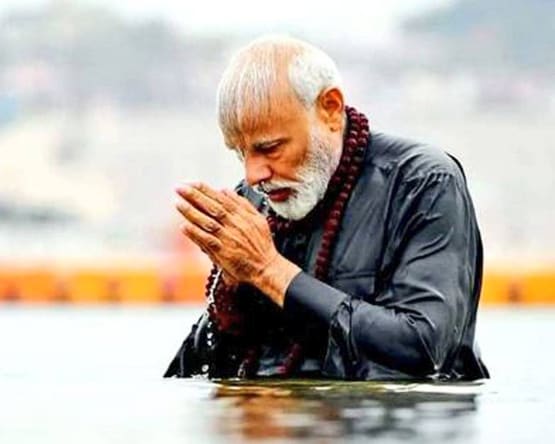 भूमि पूजन के लिए अयोध्या पहुंचे पीएम मोदी, धोती-कुर्ते में दिखा ये खास अंदाज