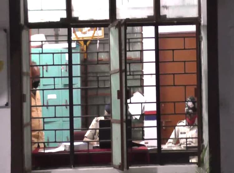 2500 रुपये के लिए चौकीदार को लूटा, विरोध करने पर पत्नी-बेटी से गैंगरेप