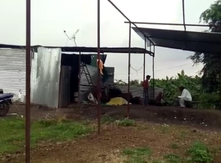 2500 रुपये के लिए चौकीदार को लूटा, विरोध करने पर पत्नी-बेटी से गैंगरेप