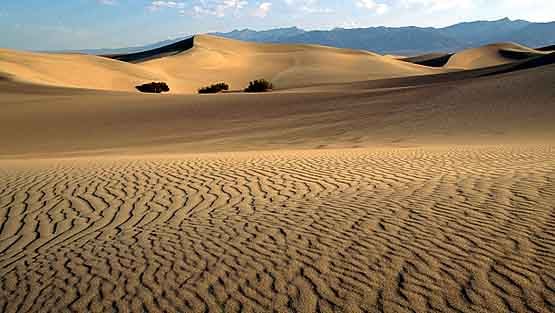 इतनी गर्मी कि थर्मामीटर टूट जाए, डेथ वैली में रिकॉर्ड 54 डिग्री के पार हुआ पारा