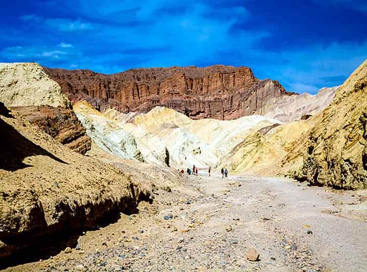 इतनी गर्मी कि थर्मामीटर टूट जाए, डेथ वैली में रिकॉर्ड 54 डिग्री के पार हुआ पारा