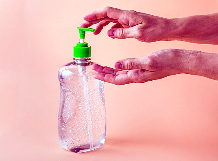 इन तरीकों से घर पर ही पता करिए, आपका सैनिटाइजर असली है या नकली