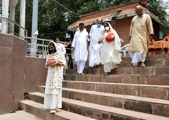 PHOTOS: अपनी चारों बहनों पर जान छिड़कते थे सुशांत, ऐसा रहा था रिश्ता