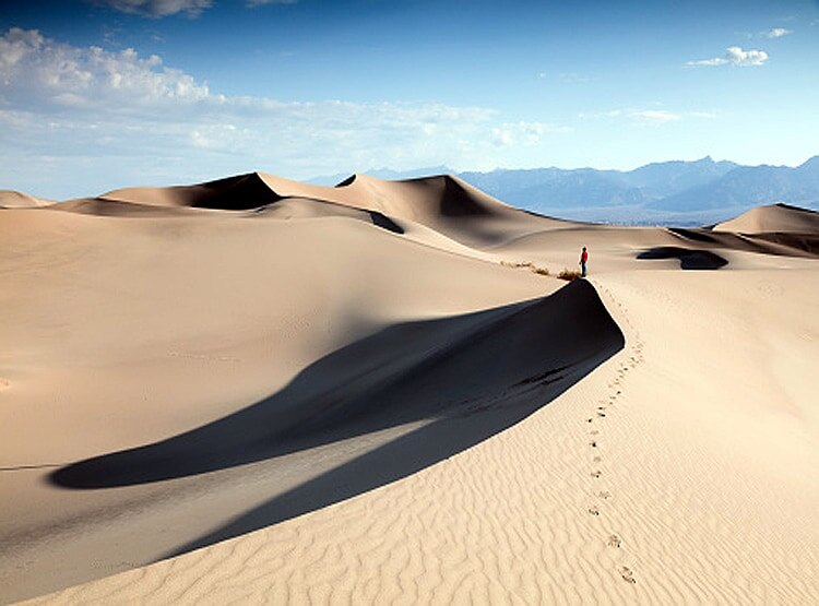 इतनी गर्मी कि थर्मामीटर टूट जाए, डेथ वैली में रिकॉर्ड 54 डिग्री के पार हुआ पारा