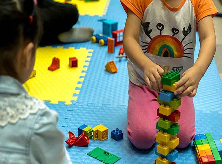 2 साल पहले नाक में फंसी थी ये चीज, केक खाते समय छींका तो निकली