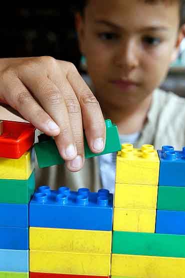 2 साल पहले नाक में फंसी थी ये चीज, केक खाते समय छींका तो निकली