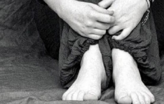 बहू घर से भागी तो सास ने जीभ काटकर भगवान को चढ़ाई