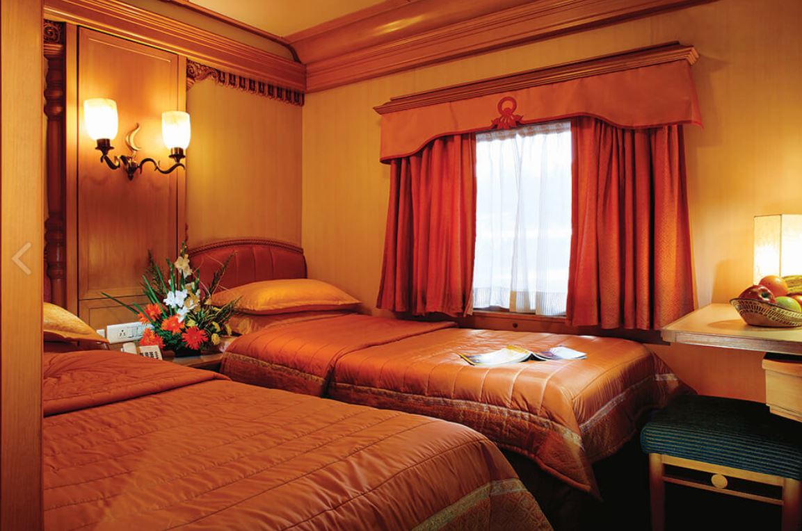 ट्रेन में 11 सलून