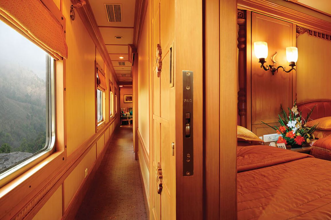 ट्रेन में 21 कोच