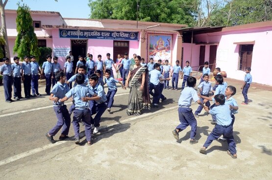 EWS कोटा कानून क्या है, पांच जजों की संवैधानिक बेंच इसमें क्या देखेगी?