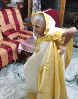 सिम्बा के गाने पर जमकर थिरकीं दादी, 93वें जन्मदिन का मनाया जश्न