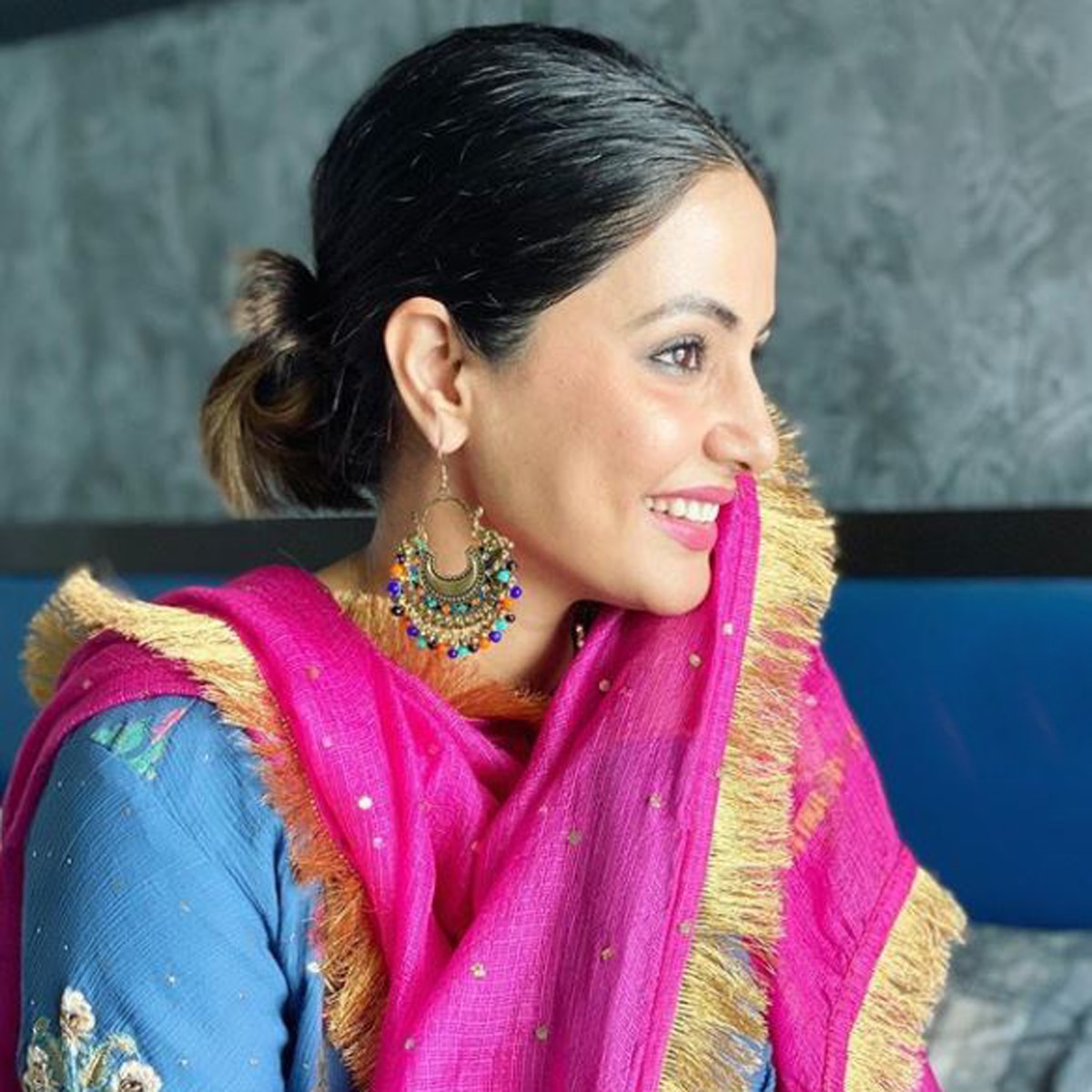 ट्रेडिशनल आउटफिट में हिना खान