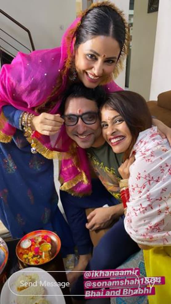 हिना खान का राखी सेलिब्रेशन, बॉयफ्रेंड की बहन ने उतारी कपल की आरती