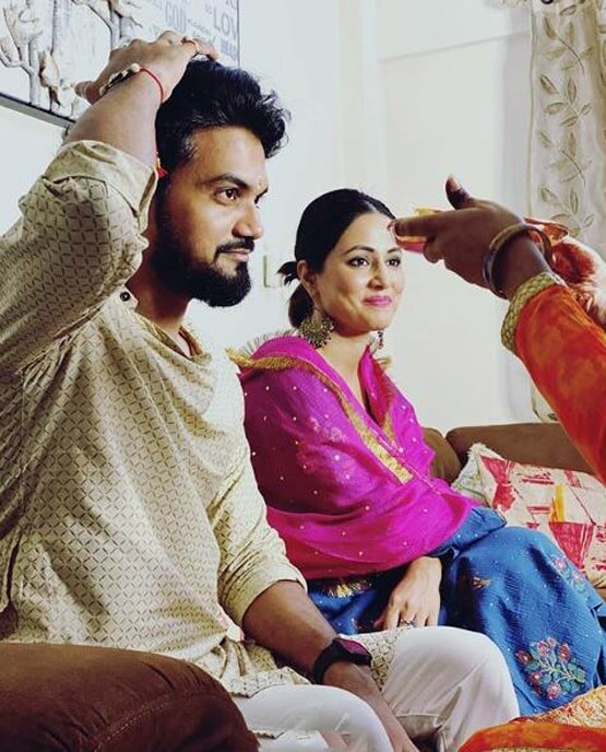 हिना खान का राखी सेलिब्रेशन, बॉयफ्रेंड की बहन ने उतारी कपल की आरती