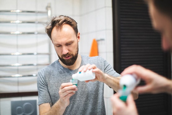 माउथवॉश से गरारा करने पर घट सकता है कोरोना, वैज्ञानिकों का दावा