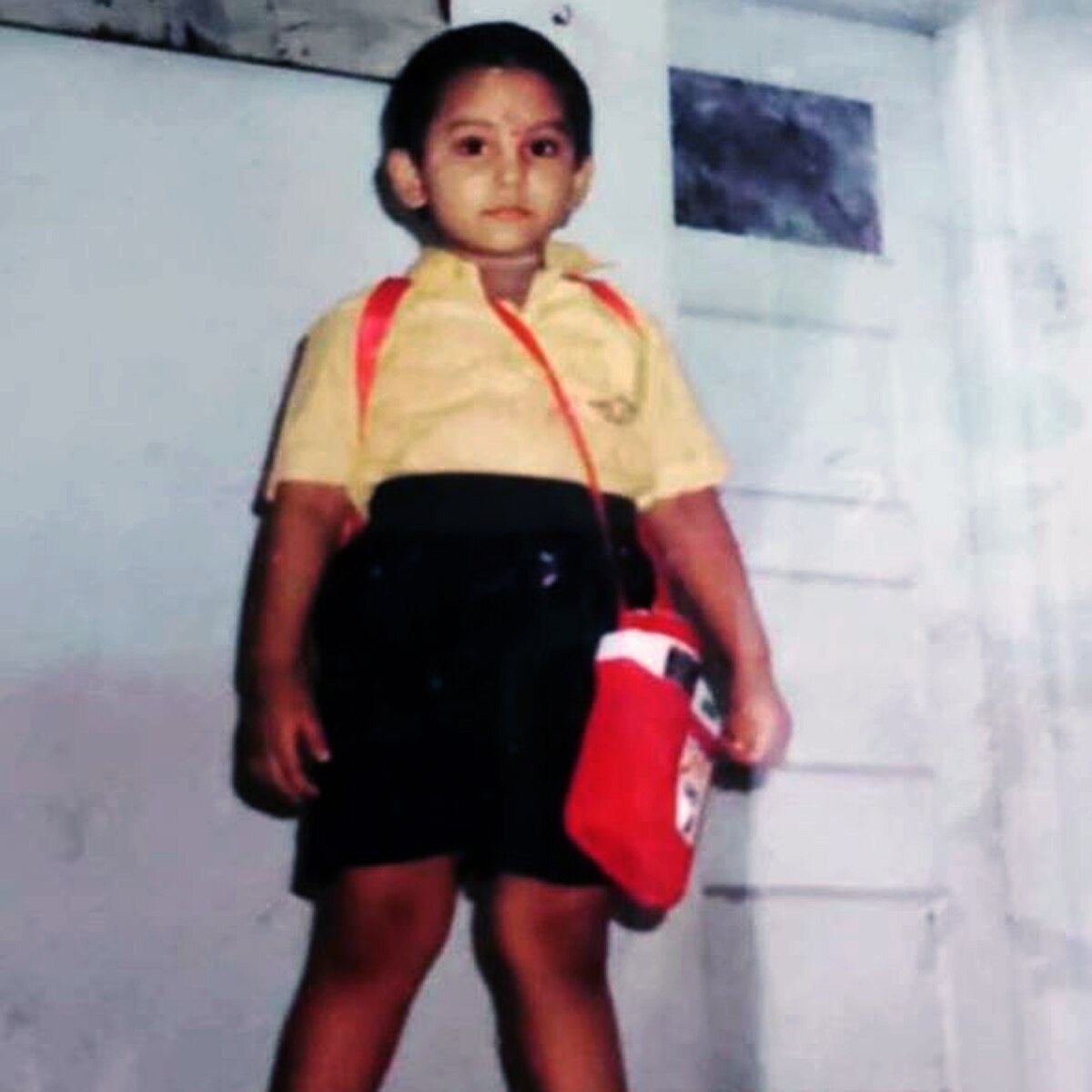 जान के बचपन की तस्वीर