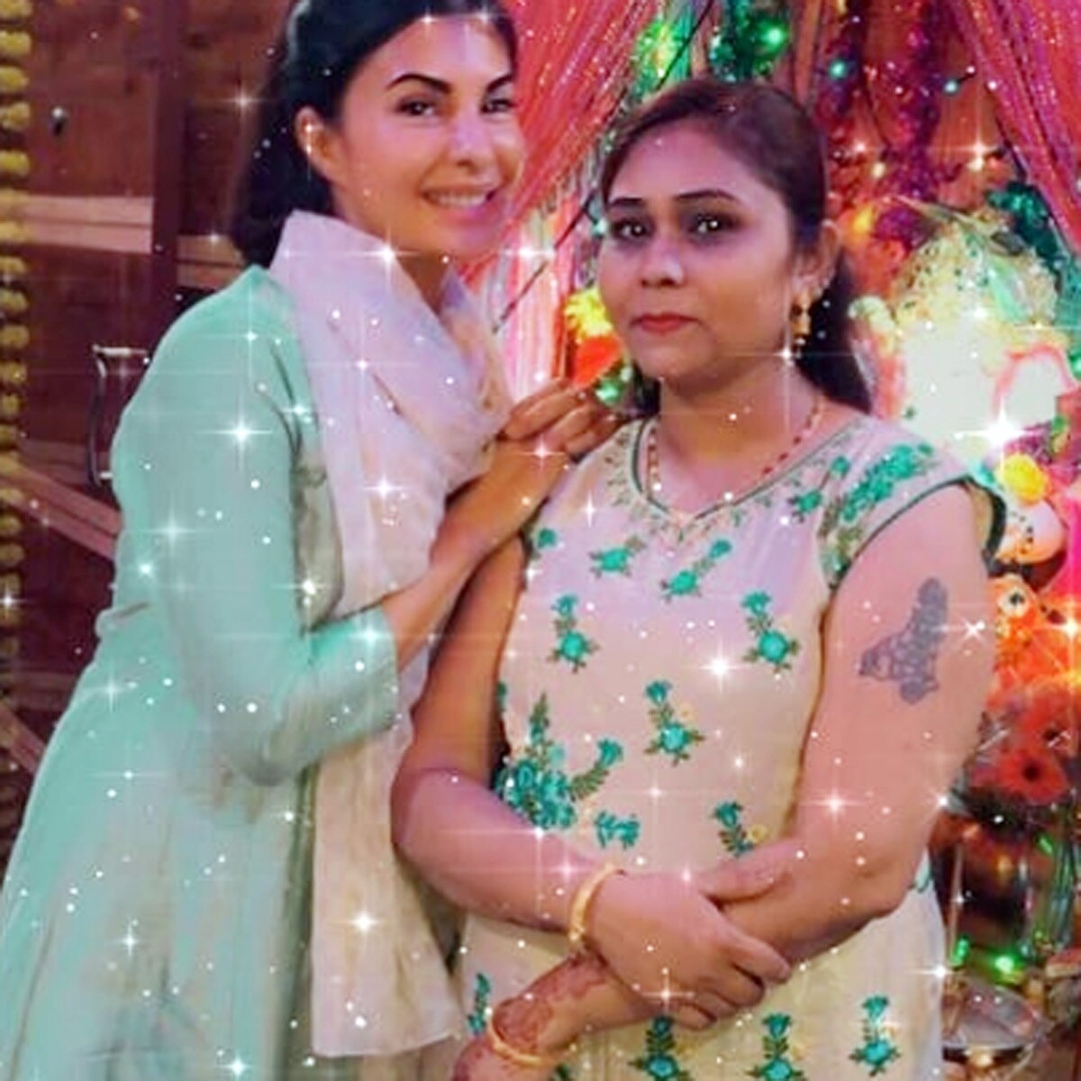 जैकलीन फर्नांडिस और उनके स्टाफ मेम्बर