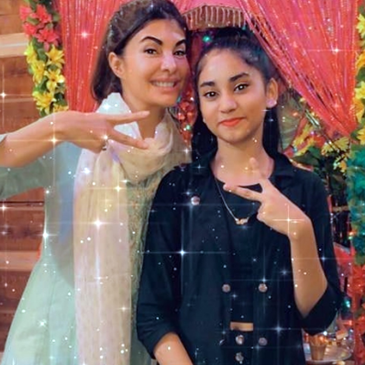 जैकलीन फर्नांडिस और उनके स्टाफ मेम्बर