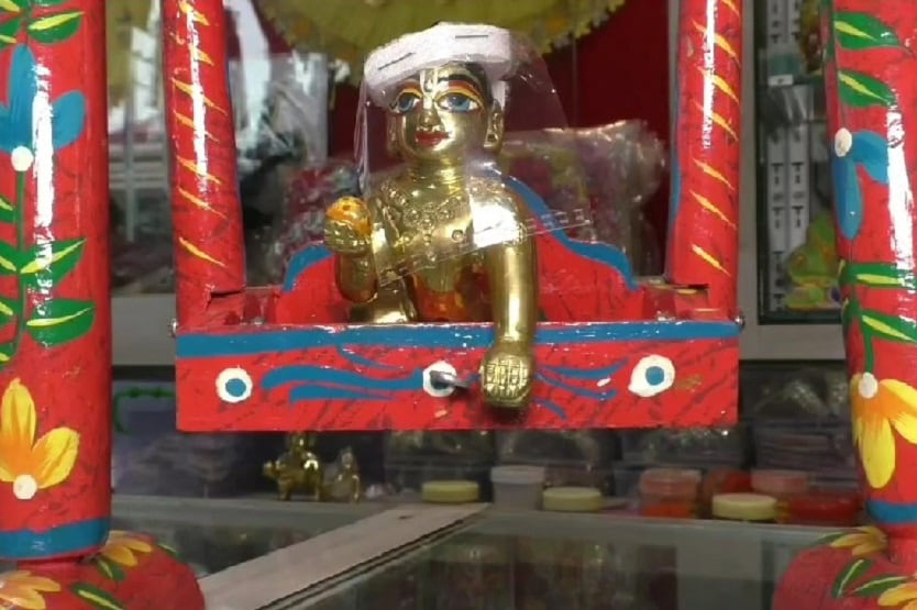 मास्क और पीपीई किट पहने कान्हा, यहां कुछ ऐसी होगी जन्माष्टमी