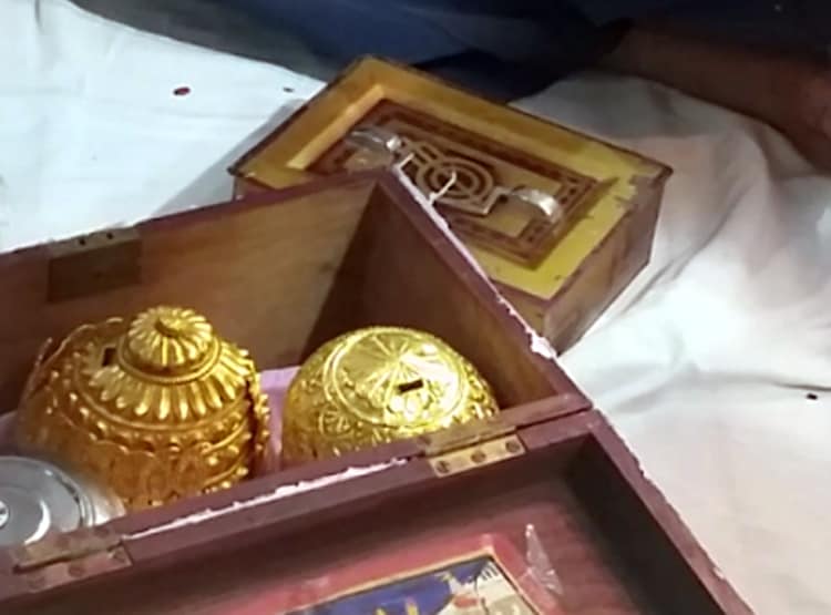 100 करोड़ के हीरे-जवाहरातों से सजे राधा-कृष्ण, सिर्फ एक दिन का है श्रृंगार