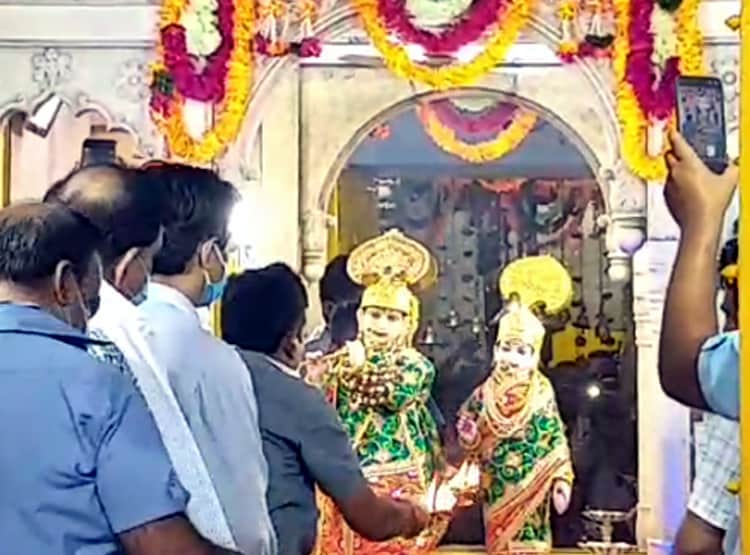 100 करोड़ के हीरे-जवाहरातों से सजे राधा-कृष्ण, सिर्फ एक दिन का है श्रृंगार