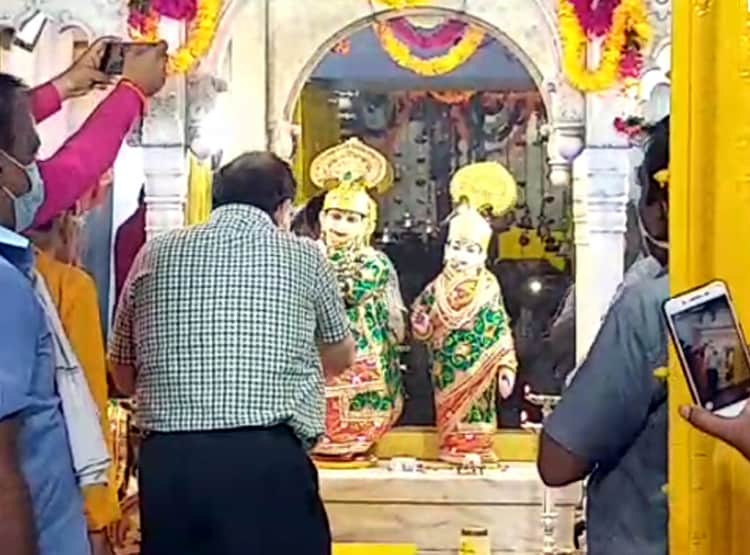 100 करोड़ के हीरे-जवाहरातों से सजे राधा-कृष्ण, सिर्फ एक दिन का है श्रृंगार