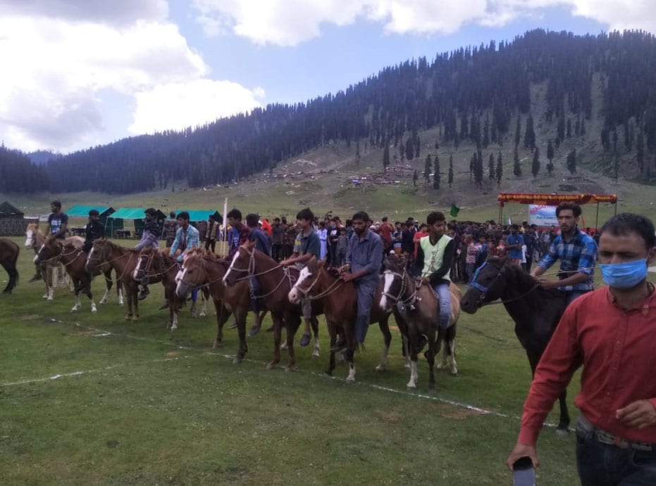 J-K से धारा 370 हटने की सालगिरह: लाल चौक पर तिरंगा, हंदवाड़ा में मेला