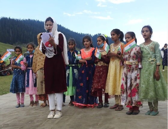 J-K से धारा 370 हटने की सालगिरह: लाल चौक पर तिरंगा, हंदवाड़ा में मेला