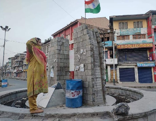 J-K से धारा 370 हटने की सालगिरह: लाल चौक पर तिरंगा, हंदवाड़ा में मेला