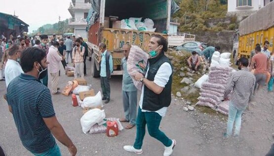 कोरोना: मदद को आगे जुबीन नौट‍ियाल, छह हजार पर‍िवारों तक पहुंचाई राहत सामग्री