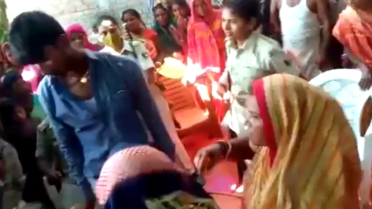 भीड़ ने देवर-भाभी की कराई शादी.