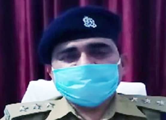 बीच सड़क पर फेरारी से अचानक स्टंट करने लगा युवक, पहुंच गया थाने