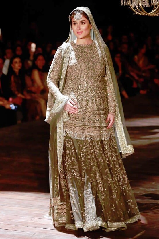 बेबी बंप फ्लॉन्ट करते हुए इन एक्ट्रेसेज ने किया रैंप वॉक, खूब बटोरी सुर्ख‍ियां