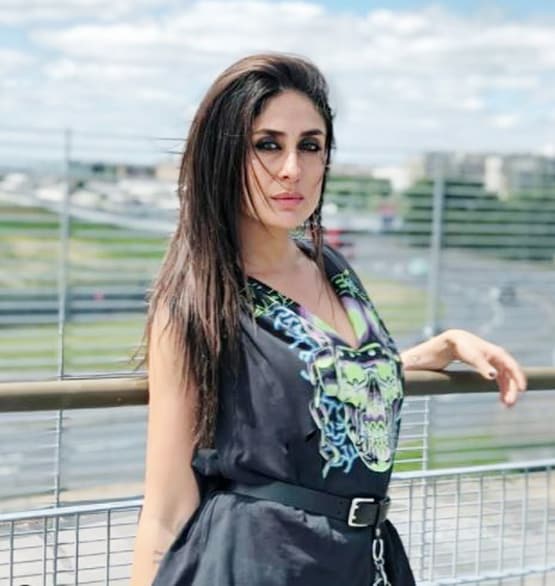 सैफ के 50वें बर्थडे सेलिब्रेशन में करीना ने फ्लॉन्ट किया बेबी बंप, Video