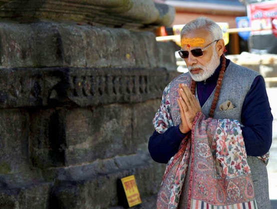 भूमि पूजन के लिए अयोध्या पहुंचे पीएम मोदी, धोती-कुर्ते में दिखा ये खास अंदाज