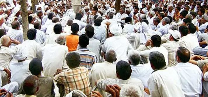 लव मैरिज पर खाप पंचायत ने दी तुगलकी सजा, युवती को पीटा, फाड़े कपड़े