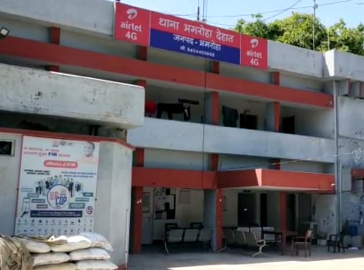 पुलिस की वर्दी में झोलाछाप डॉक्टर का किडनेप, कार के पीछे दौड़ता रहा परिवार