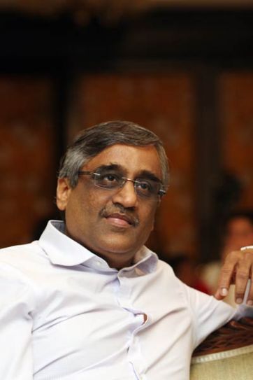 बिक गया बिग बाजार