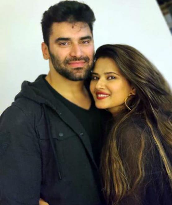 इन एक्ट्रेसेज ने बॉलीवुड के पॉपुलर विलेन से की शादी, ऐसी है ऑफस्क्रीन जोड़ी