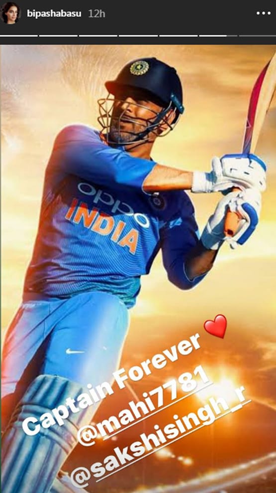 एमएस धोनी ने लिया संन्यास, बॉलीवुड ने भारी मन से दी विदाई