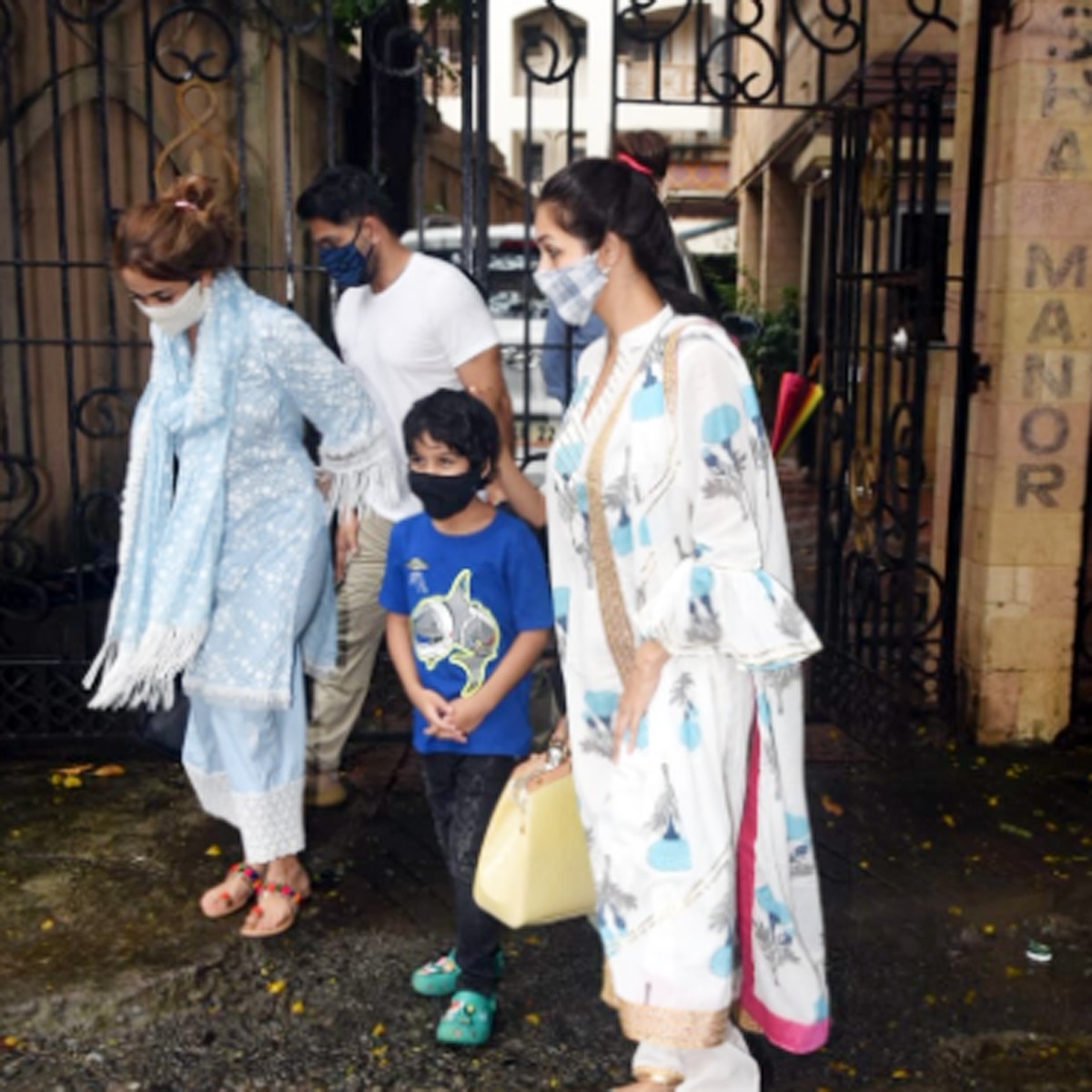 मलाइका अरोड़ा, अमृता अरोड़ा, अमृता के पति शकील लड़क और उनके बच्चे अजान और रयान