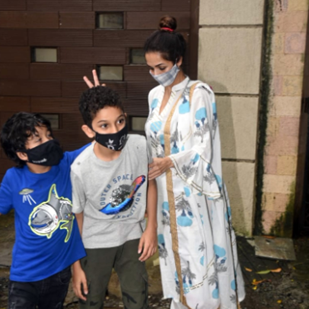 मलाइका अरोड़ा और उनकी बहन के बच्चे अजान और रयान