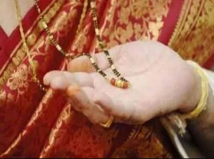 मंगलसूत्र गिरवी रखकर खरीदा टीवी, वजह जानकर मां को करेंगे सलाम