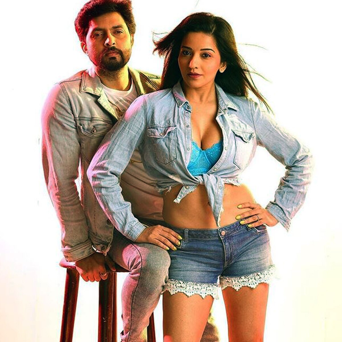 पति विक्रांत संग मोनालिसा 