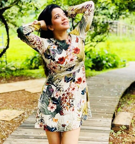 पति संग टूर पर निकलीं टीवी एक्ट्रेस मोनालिसा, शेयर की शानदार फोटोज