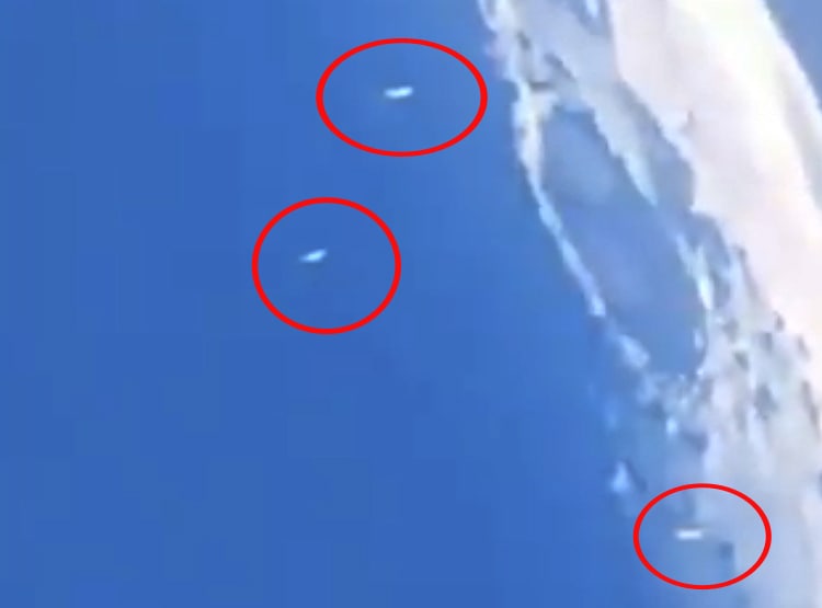 चांद पर दिखीं अनजान उड़ती हुई चीजें, वैज्ञानिक हैरान-आखिर क्या है ये?